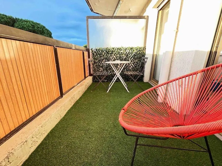 Apartment Studio Lumineux, Terrasse, Piscine Proche Plages Frejus