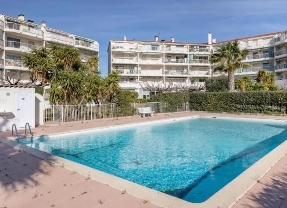 Studio Lumineux, Terrasse, Piscine Proche Plages Frejus